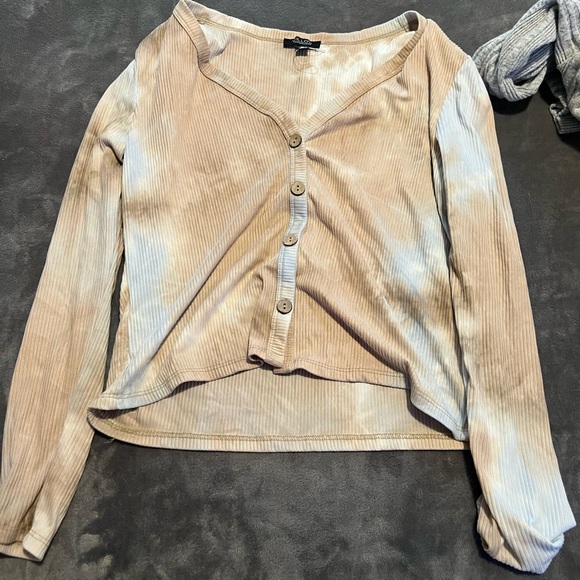 Set - Picture 2 of 2